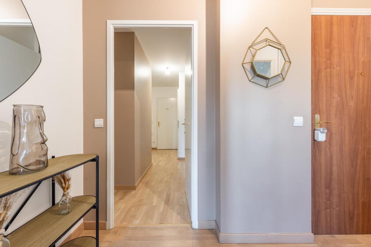 Luxe Flat For 7 - Fairytale Factory Apartment Биси Сен Жорж Екстериор снимка